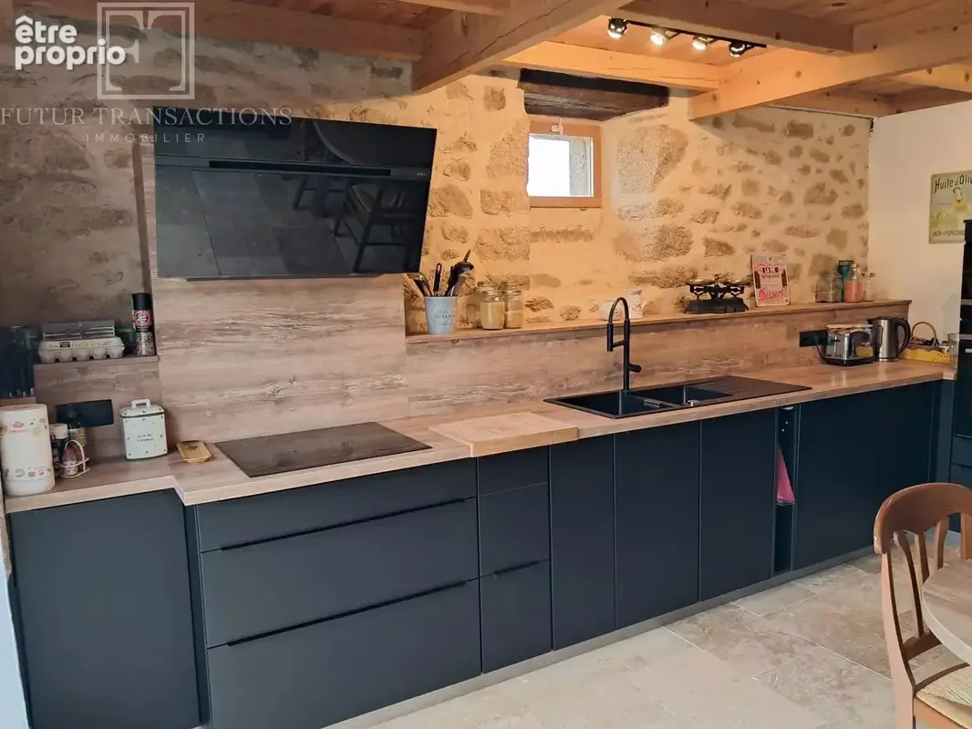 Maison de caractère sur 8175 m² - photo 9