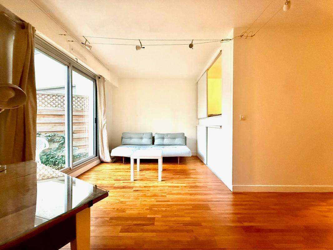 Appartement à PARIS-19E