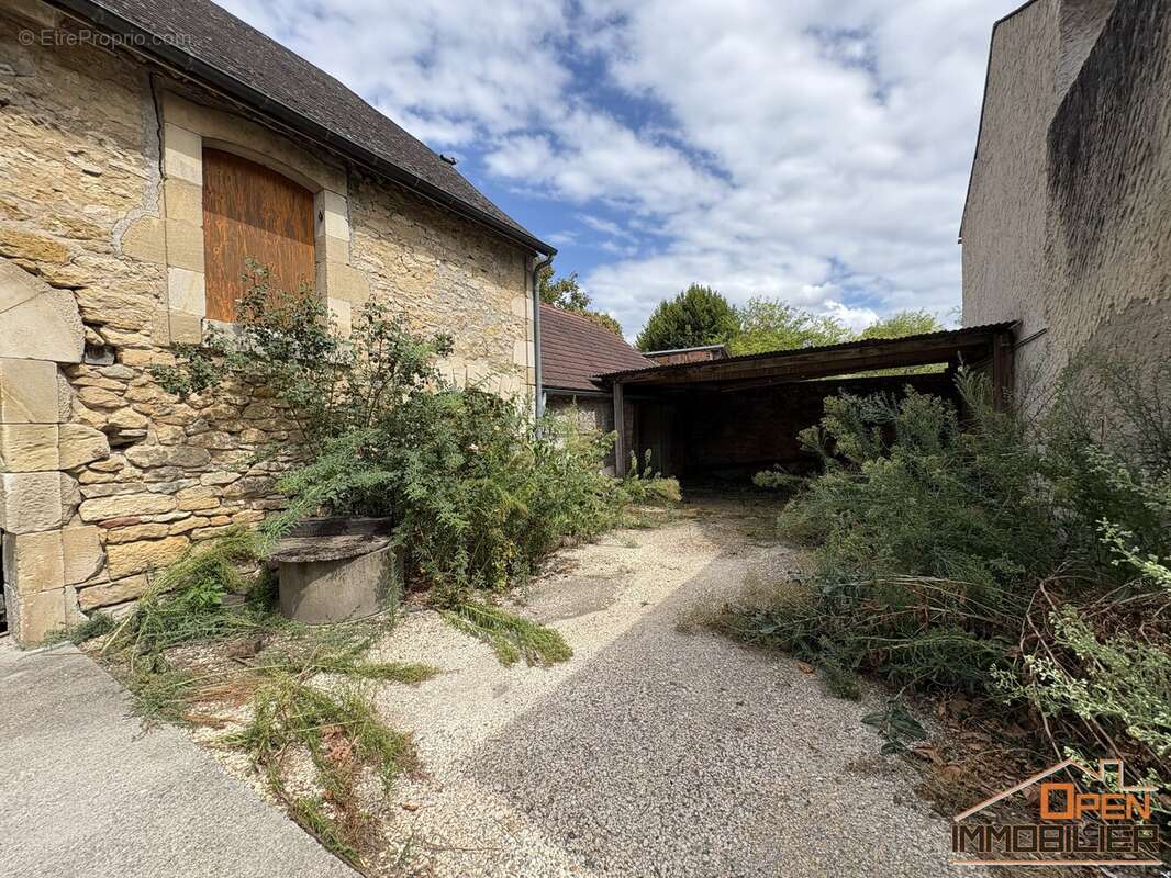 Appartement 230 m² à Saint-Julien-De-Lampon  - photo 9