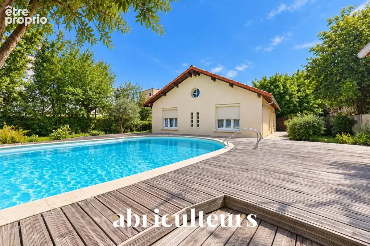 Maison familiale avec piscine et grand jardin avec fort potentiel  à Caudéran 33200 - photo 18