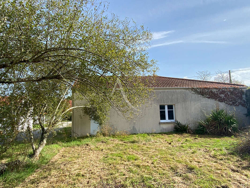 Maison à SAINT-HILAIRE-DE-CHALEONS