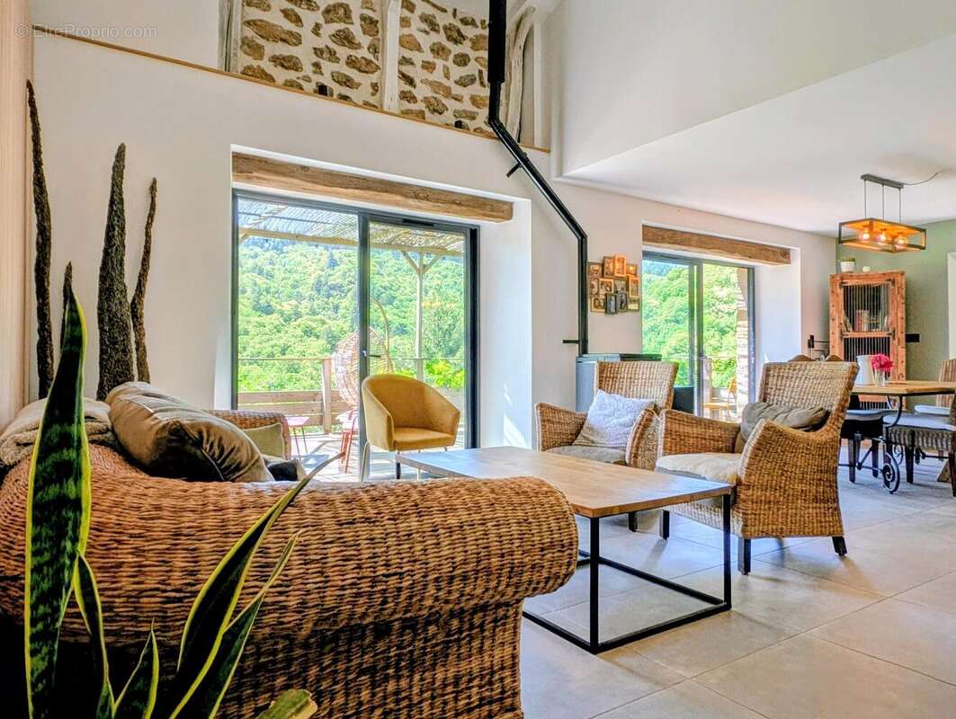 Maison 209 m² à Aizac  - photo 3