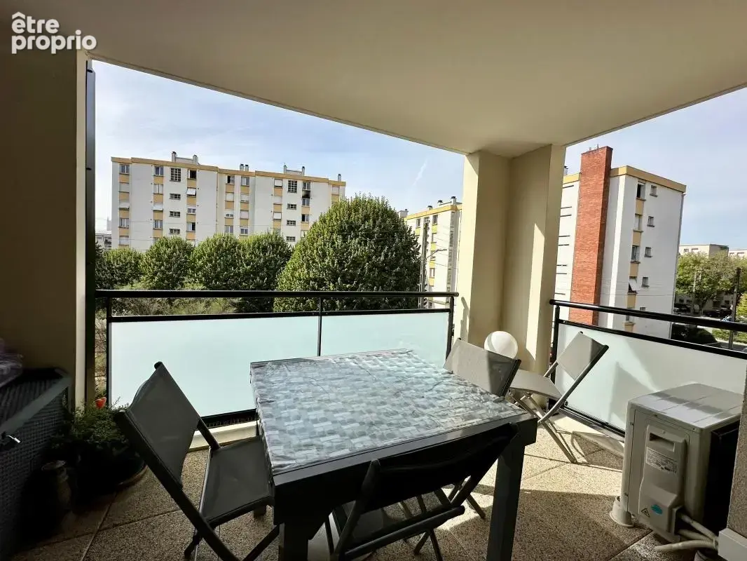 Appartement T3 Lumineux avec Terrasse & Garage – Saint-Priest (Le Village) - photo 3