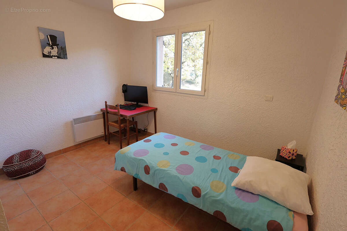 Maison à SAINT-CEZAIRE-SUR-SIAGNE