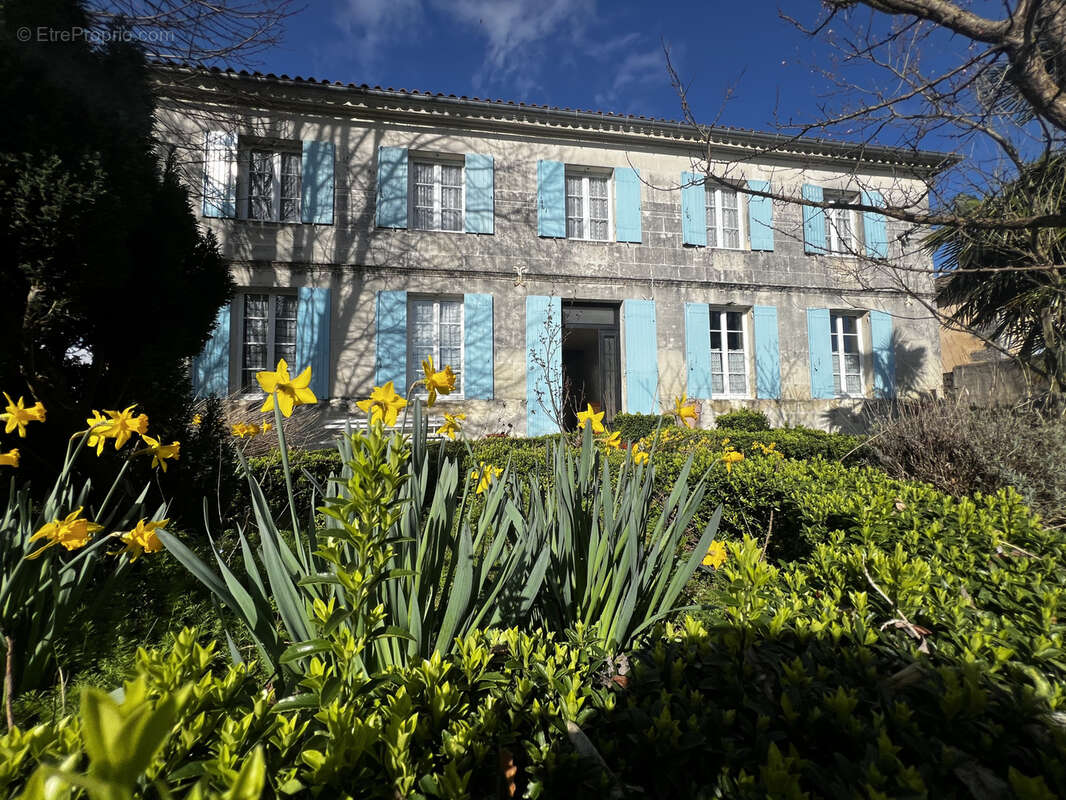 Maison à SAINT-THOMAS-DE-CONAC