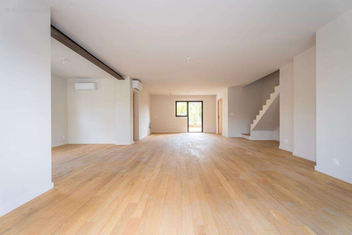 Maison à CHARBONNIERES-LES-BAINS