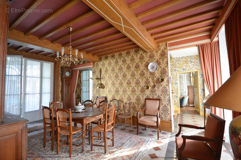 CHATEAU THIERRY (02)  centre, à vendre grande maison bourgeoise de 400 m2 habitables avec bâtiment de 800 m2 - photo 5