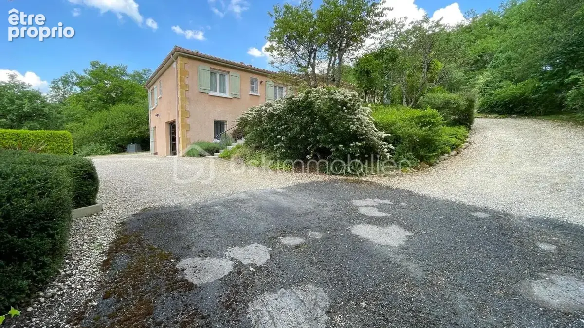 Maison sur sous-sol complet rénovée avec soins sur 3532 m² de terrain non clos - photo 3