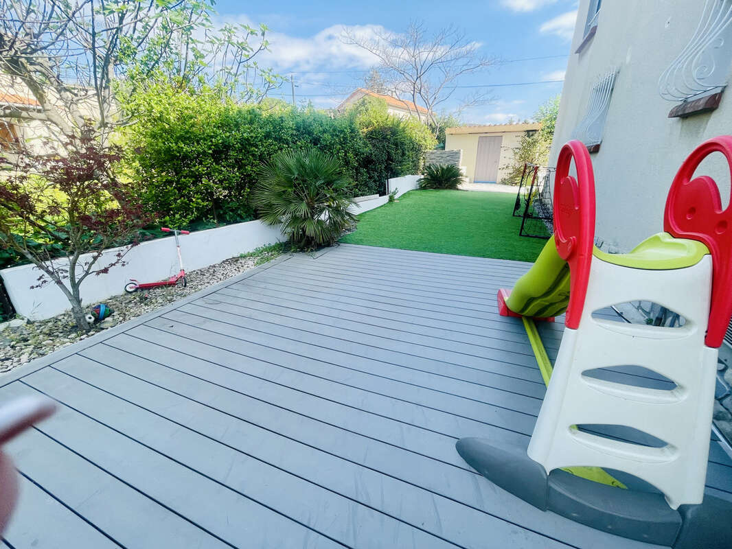 Appartement à CEYRESTE