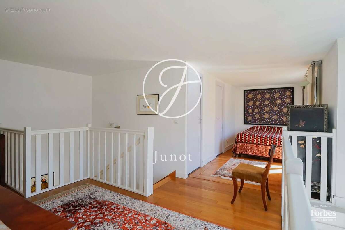Appartement à PARIS-7E