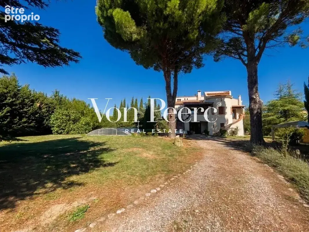 Eyguières — maison de 230 m² au calme, commerces à pied et fort potentiel - photo 6