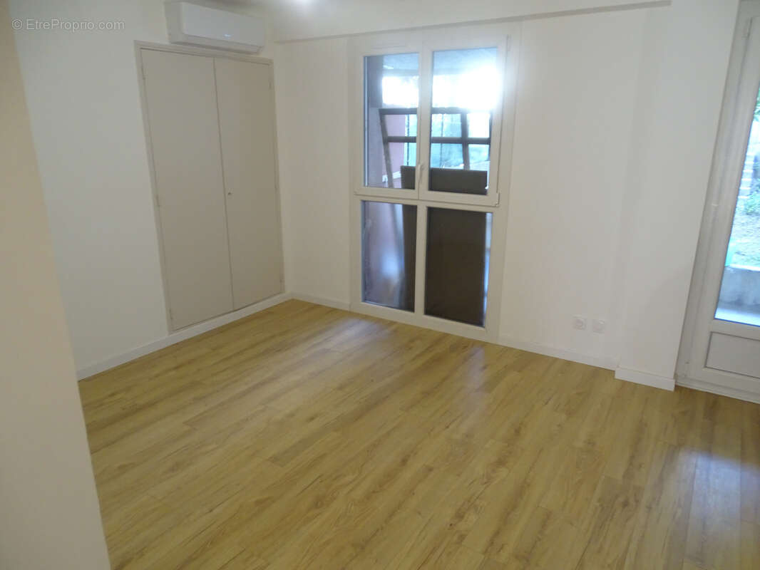 Appartement à MARSEILLE-4E