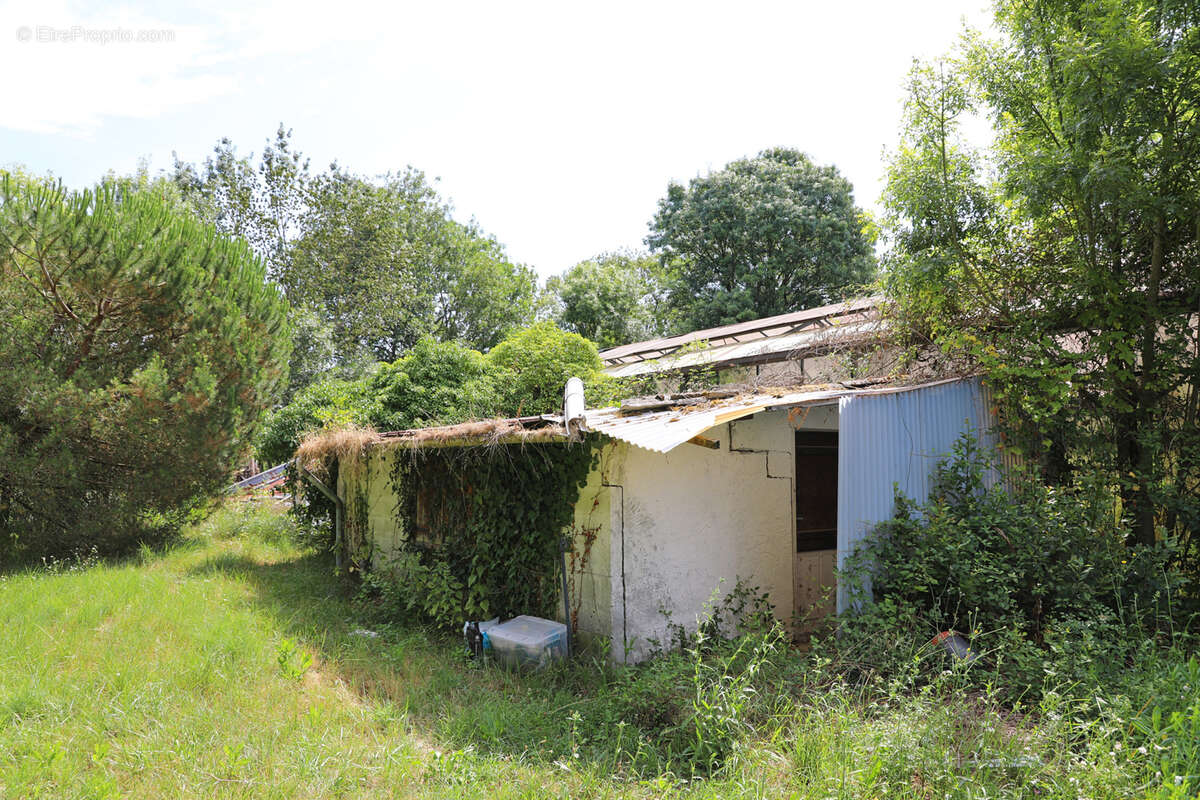Terrain à SAINT-GEORGES-DE-DIDONNE
