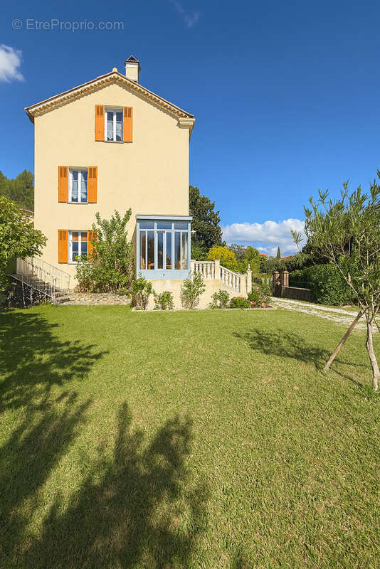 Maison à SOLLIES-TOUCAS