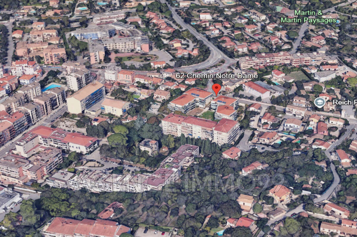 Parking à VALLAURIS