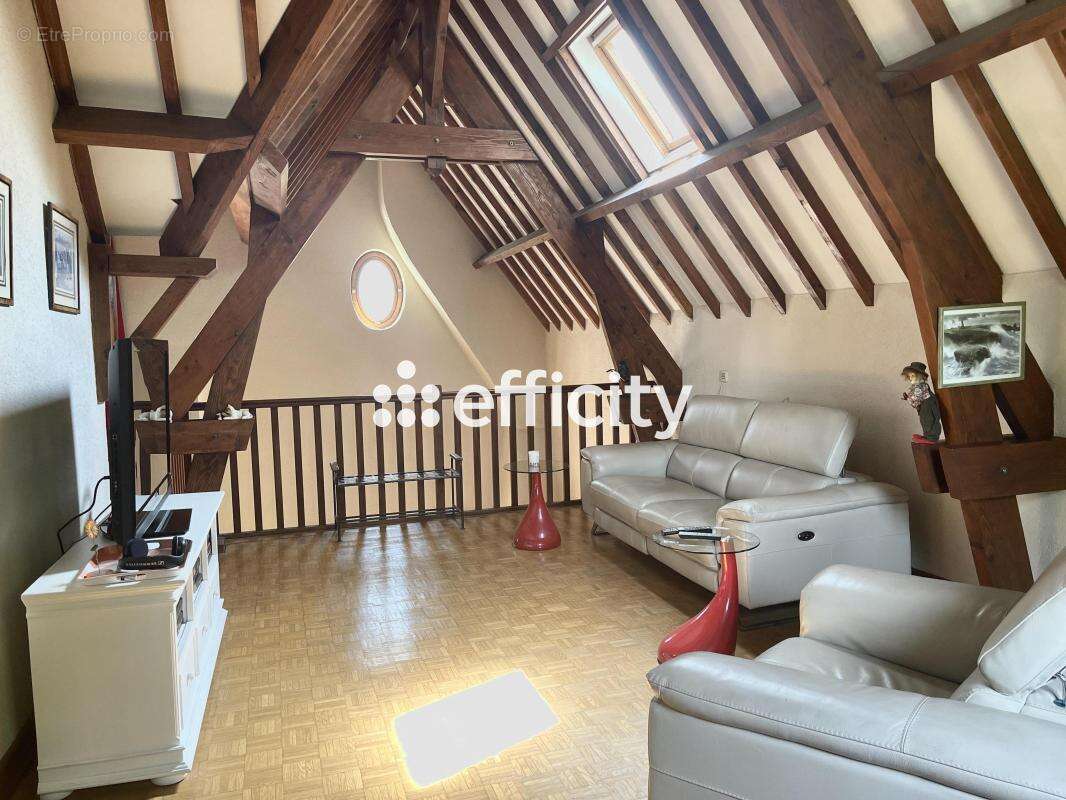 Maison à VER-SUR-LAUNETTE