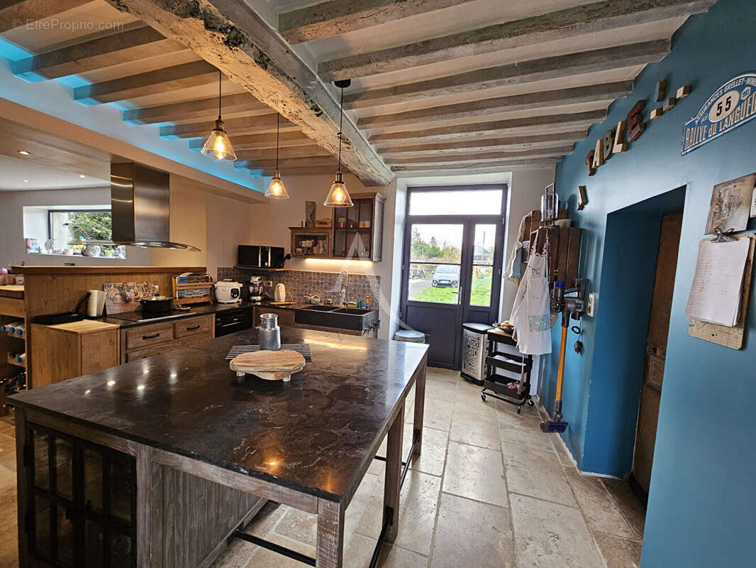 Maison à VAUX-SUR-AURE