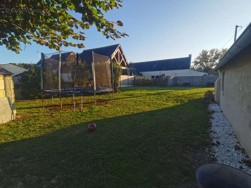 Maison à SAVIGNY-EN-VERON