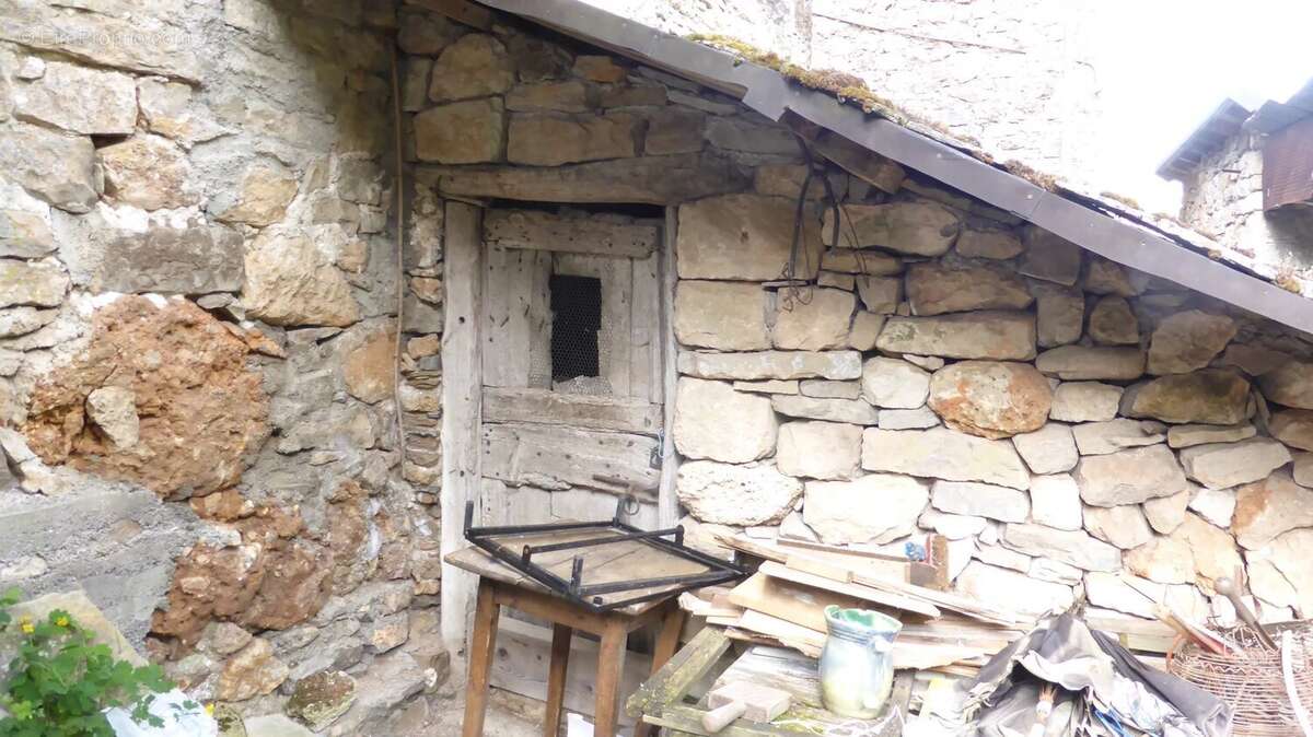 Appartement à VEYREAU