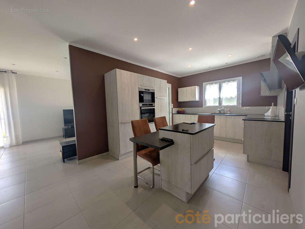 Maison à LUC-LA-PRIMAUBE