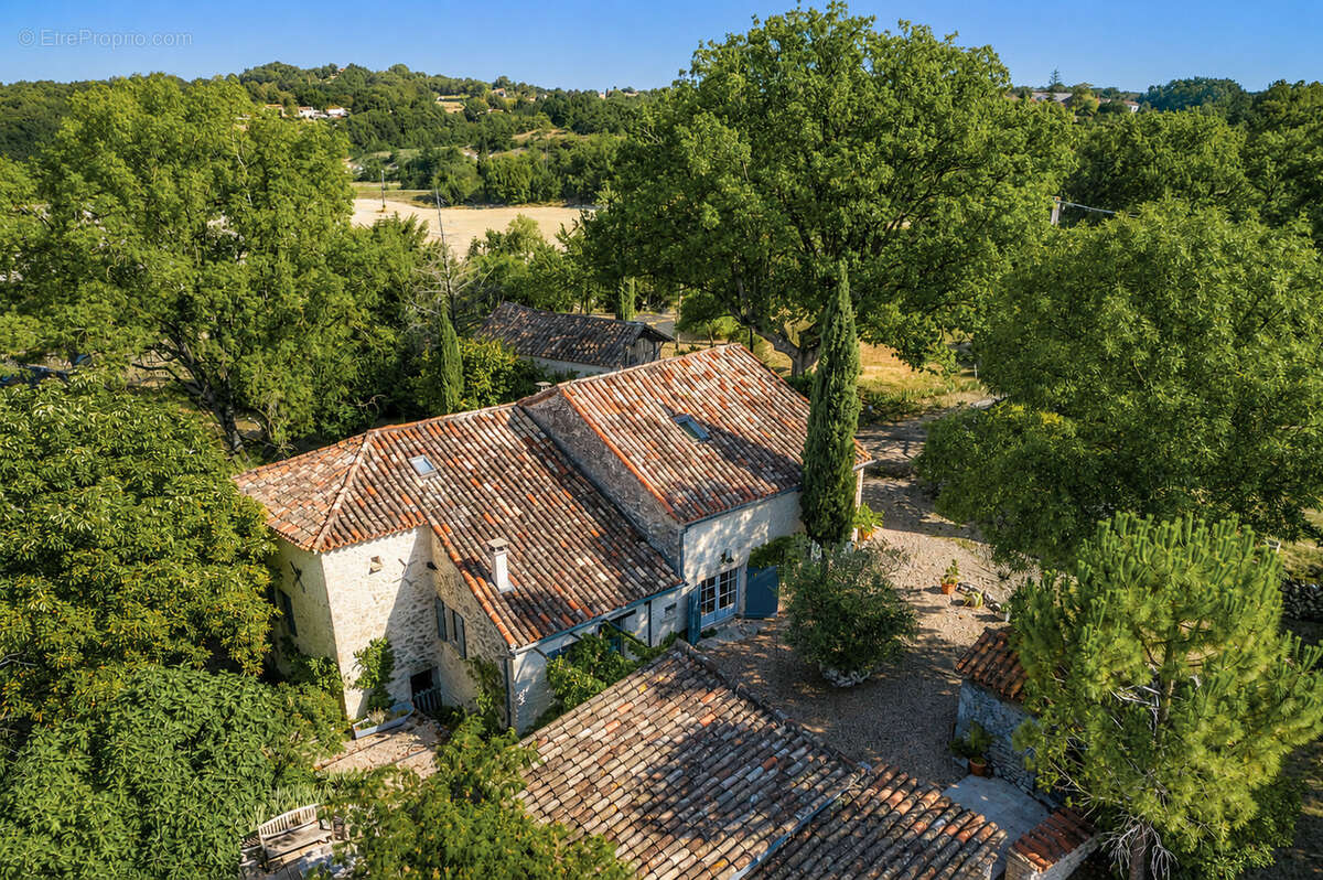 Maison de campagne avec annexe, piscine et dépendance - photo 2