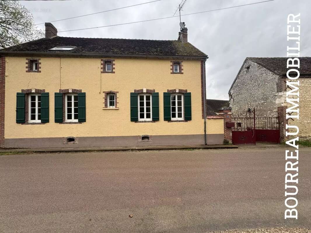 Maison à CHASSY