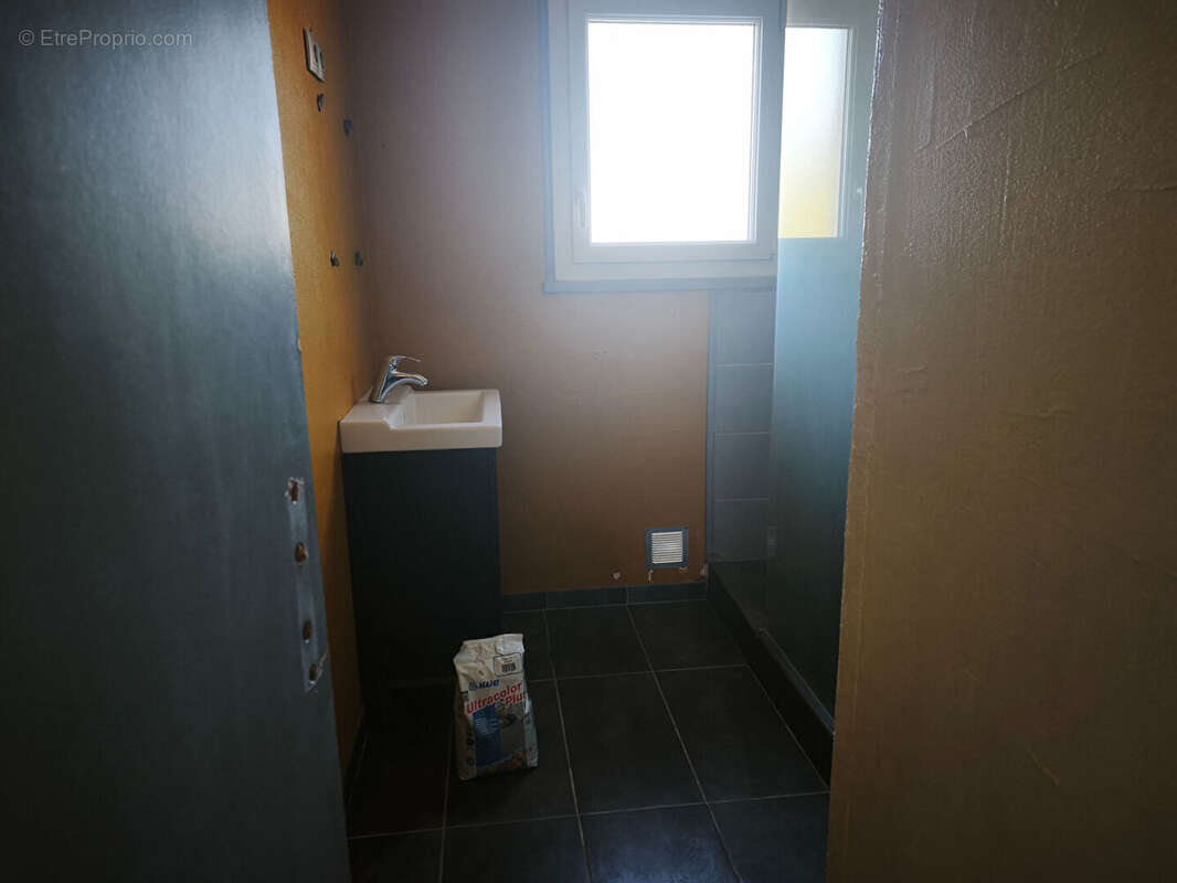 A vendre a saint-eloi pavillon des 's 70 sur sous sol 3 p terrain de  1494 m2 - photo 11