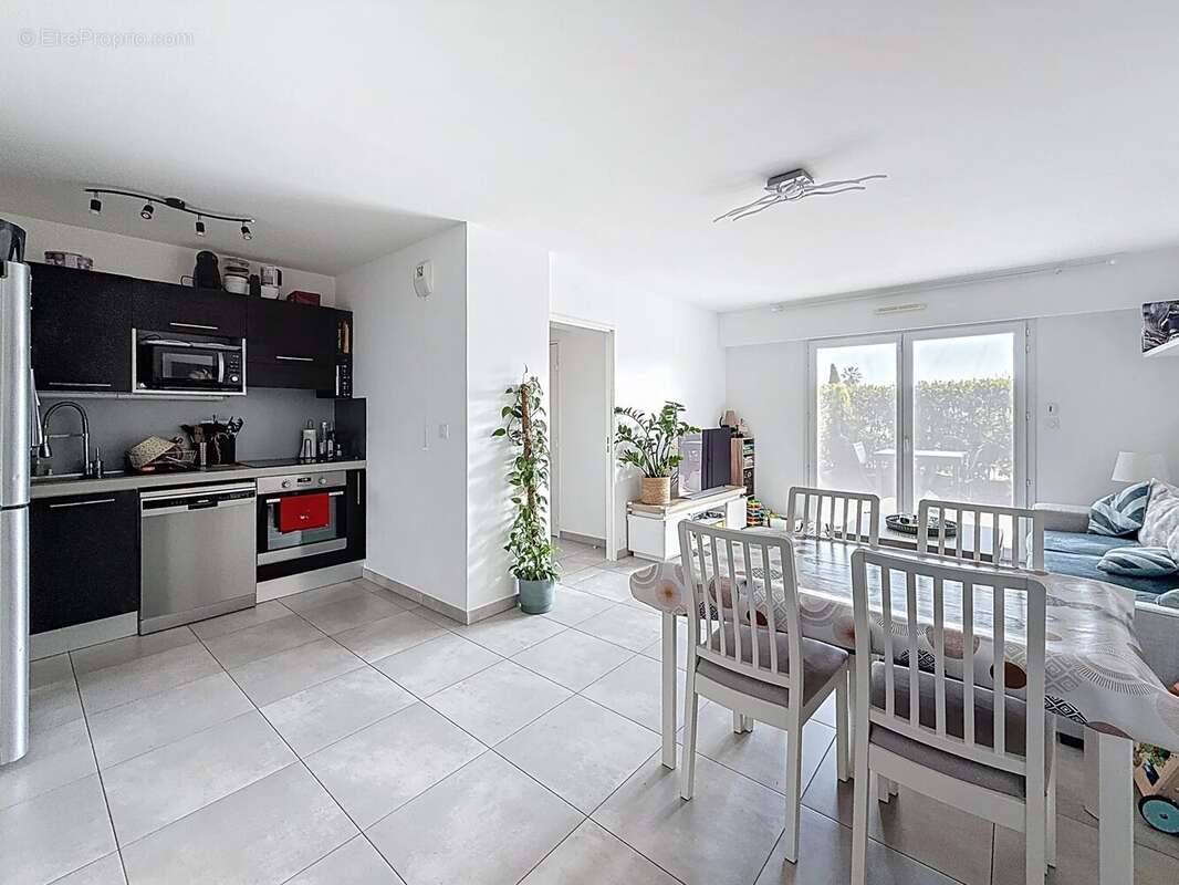 Appartement à SAINT-LAURENT-DU-VAR