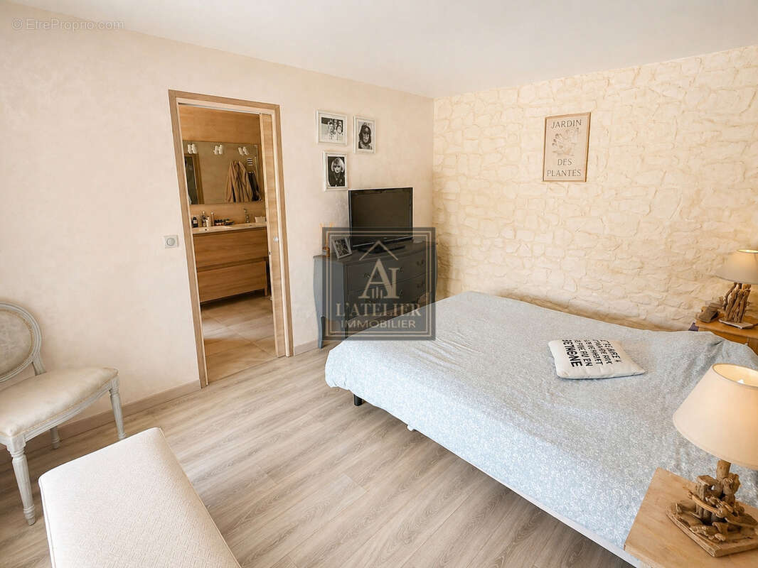 Maison avec dépendance, garages, atelier, piscine sur une parcelle de 7559 m2 - photo 9