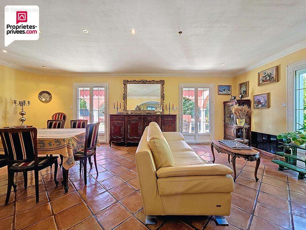 Maison à SAINT-CEZAIRE-SUR-SIAGNE