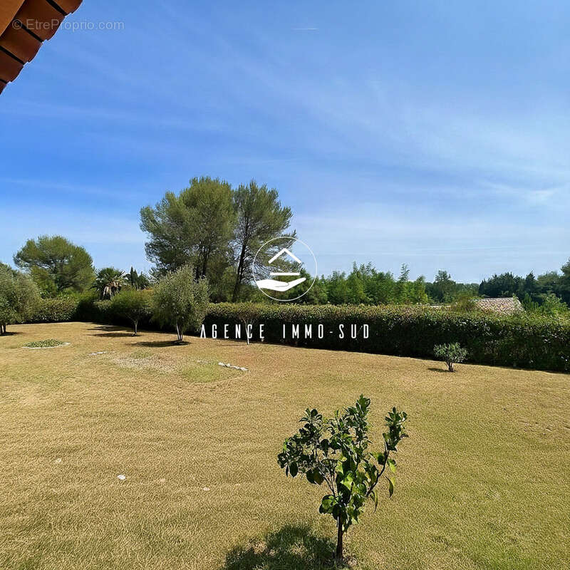 Maison à BAGNOLS-EN-FORET