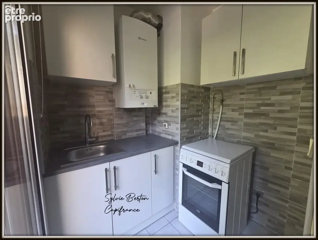 VAUJOURS Studio - 34 m2 avec balcon et place de parking - photo 2