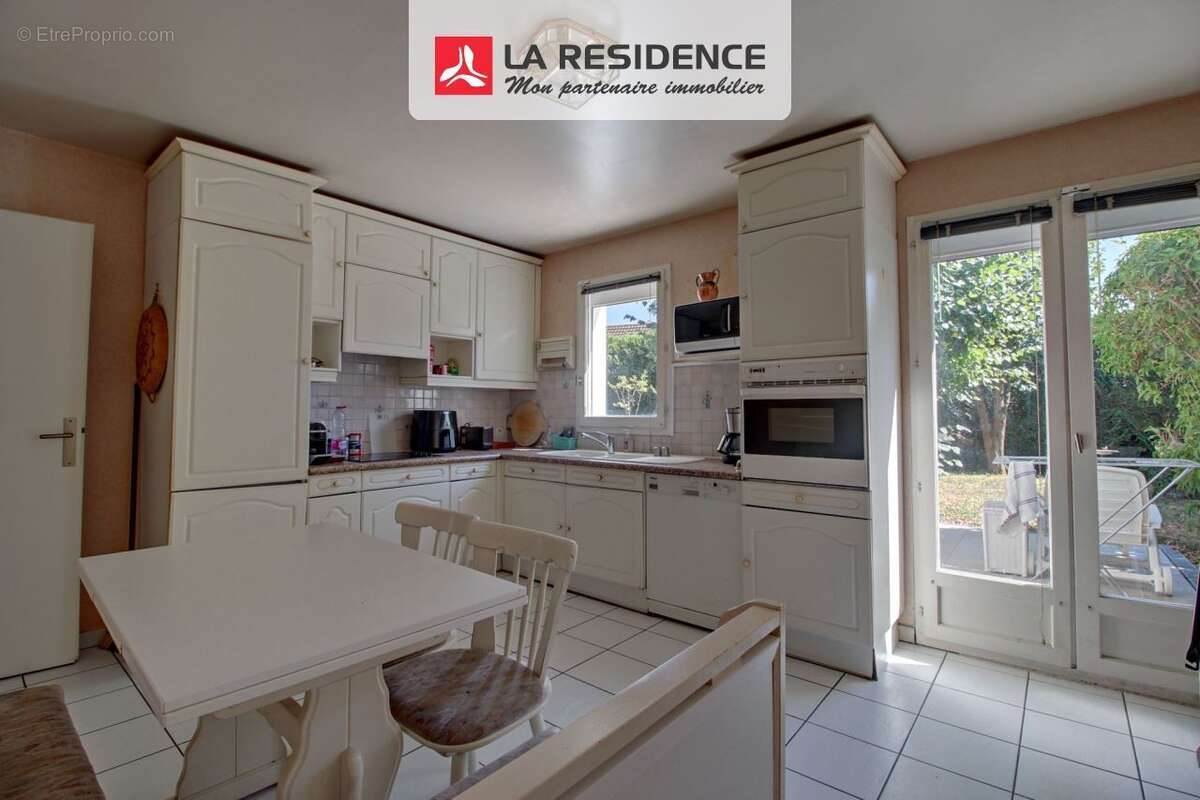 Maison 136 m² à Chanteloup-Les-Vignes  - photo 3
