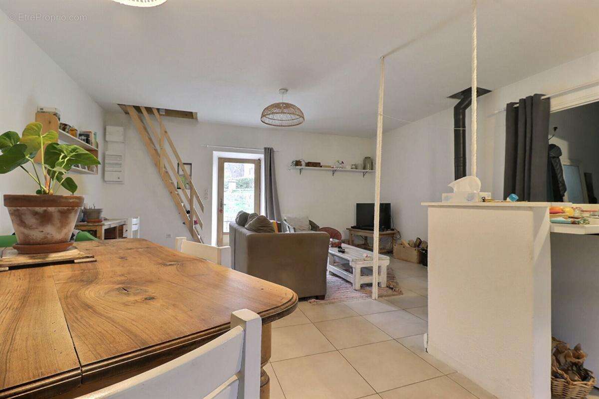 Appartement à LABLACHERE