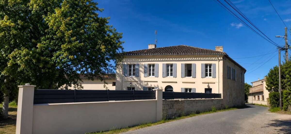 Maison de 8 pièces de 280 m² à Puisseguin - photo 3