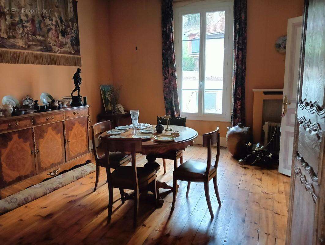 Maison à DECAZEVILLE