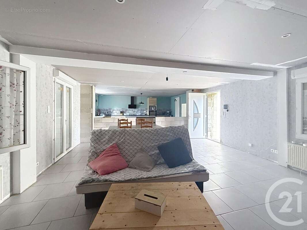 Maison à VILLETHIERRY