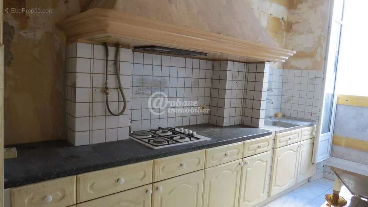 Chave/Eugène Pierre T4 dans bel immeuble ancien - photo 8