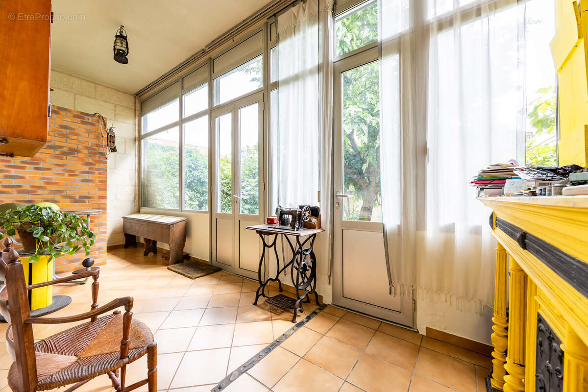 Maison de plain pied avec beau jardin et stationnement cauderan primerose - photo 8