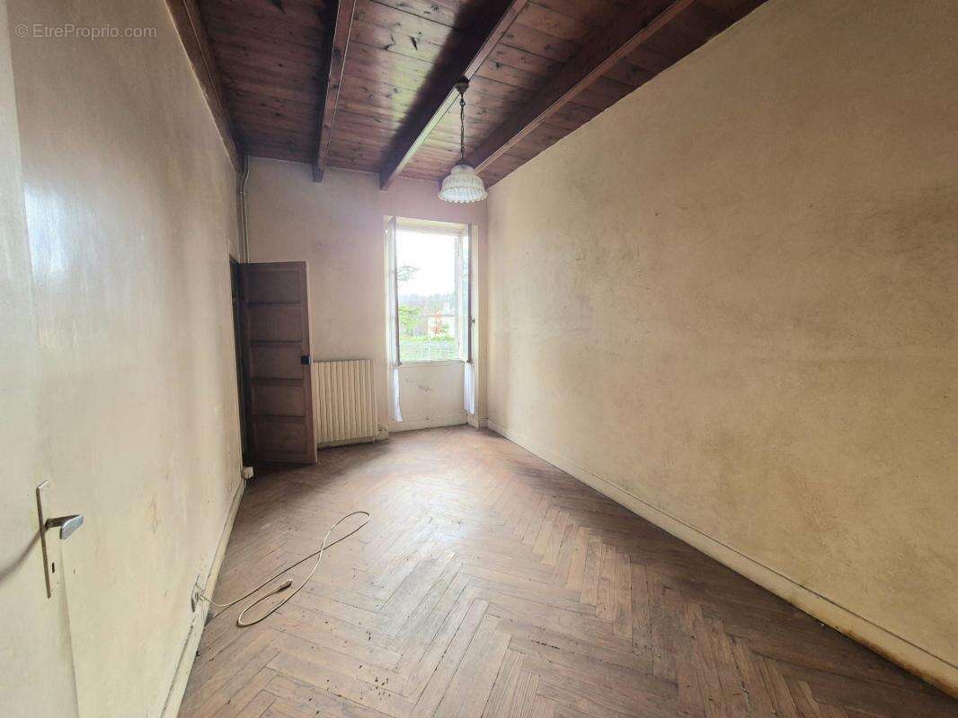 Maison à SAINT-SULPICE-DE-POMMIERS