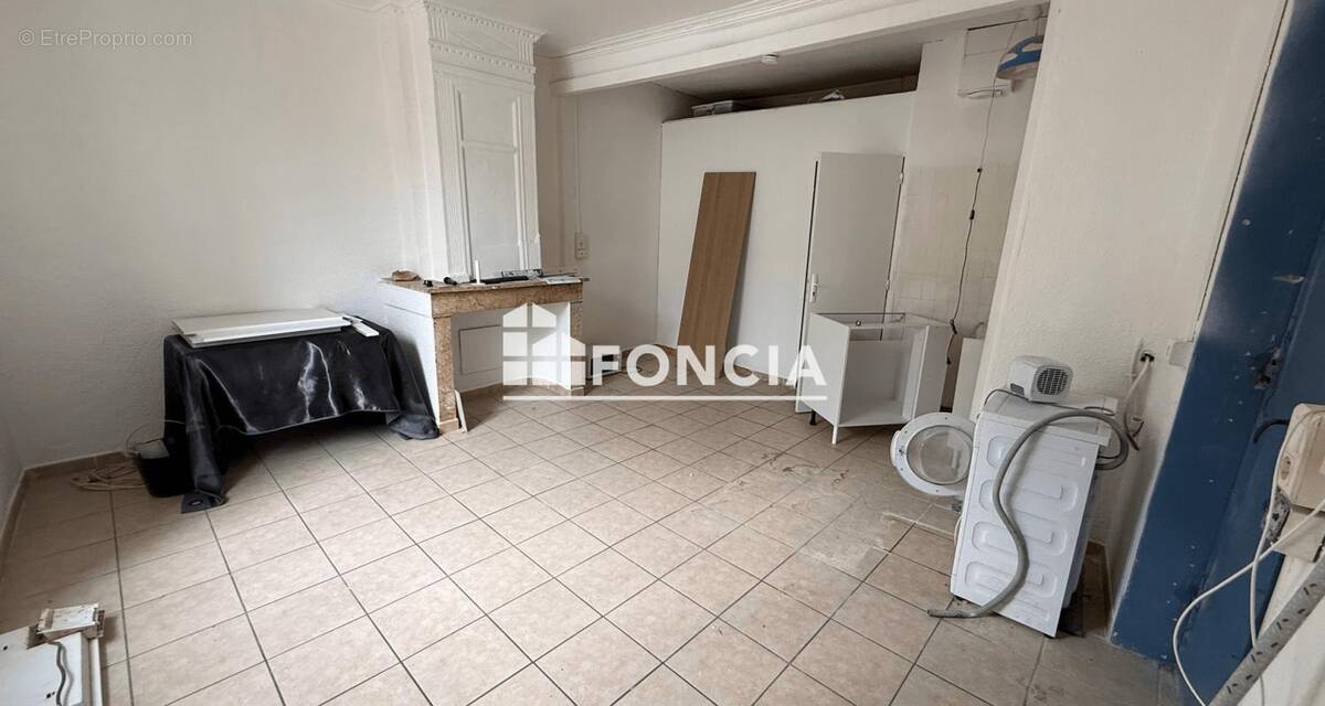Appartement à SAINT-MITRE-LES-REMPARTS
