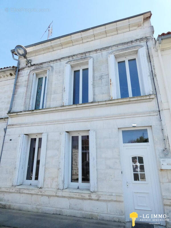 Maison à MORTAGNE-SUR-GIRONDE