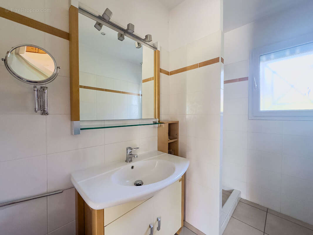 Maison familiale avec piscine, jardin paysagé et garage à Biscarrosse - photo 12