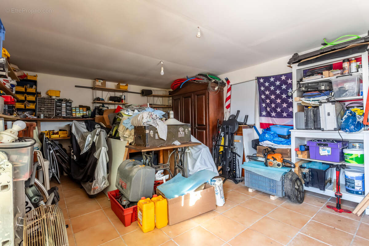 Propriété de campagne avec piscine, annexe, terrain, garage et lac - photo 53