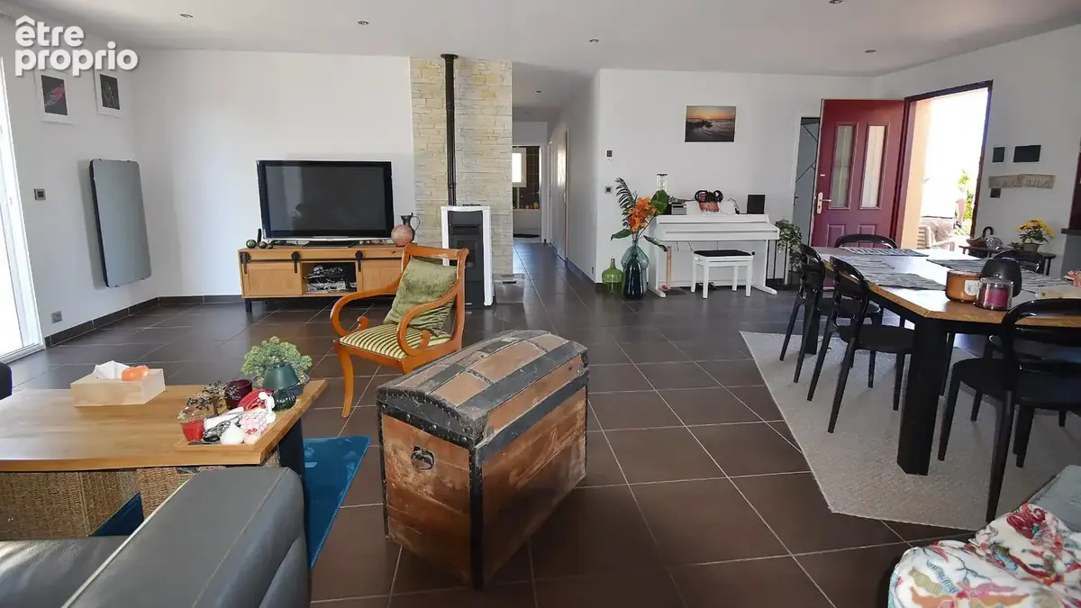 Pavillon plain-pied à vendre à Bellerive-Sur-Allier, secteur Vichy, 4 chambres et bureau. - photo 8