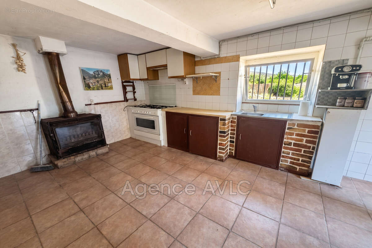 Maison 104 m² à Arles  - photo 8