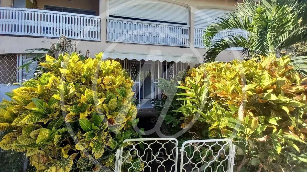 Appartement à LES ABYMES