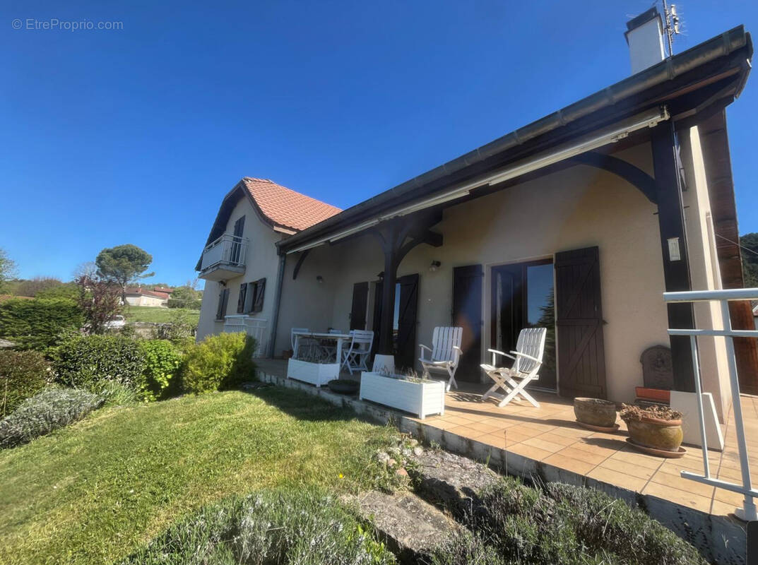 Maison à CEYZERIAT
