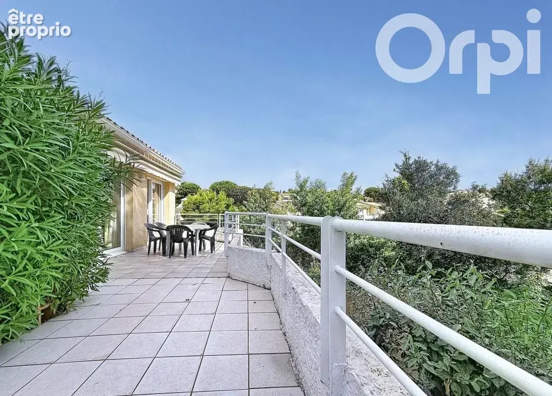 Maison à ROQUEBRUNE-SUR-ARGENS