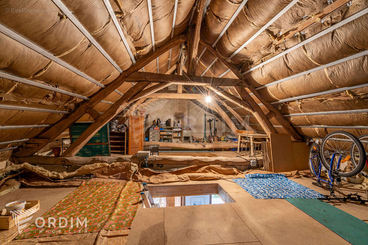 Maison au calme avec terrain agréable, en excellent état - photo 13